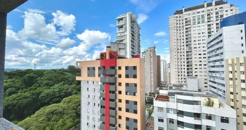 Apartamento com sacada, 2 quartos, à venda no Bigorrilho
