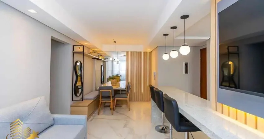 Vende apto todo reformado, 2 quartos (1 suíte com closet), 1 vaga, água verde