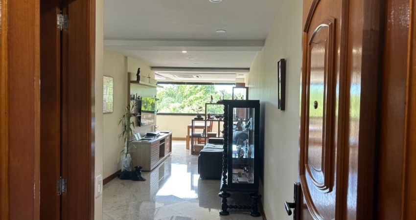 Apartamento à venda com 3 quartos na Gleba A