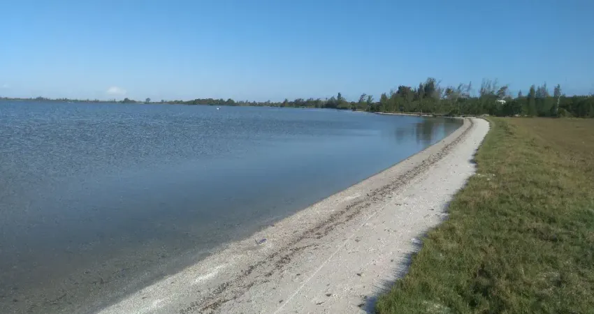 Terrenos 1.000 m² na Lagoa de Araruama em Praia Seca - RJ