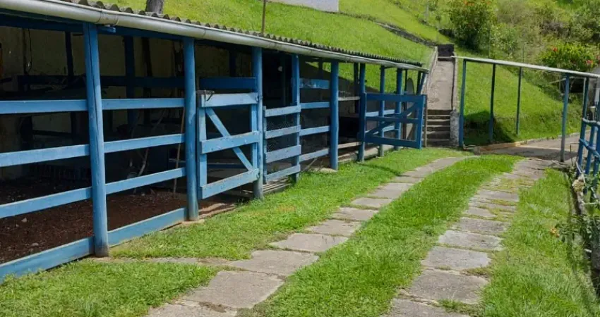 Belo sitio c/ casa 03 quartos, piscina e lago em sambaetiba - rj