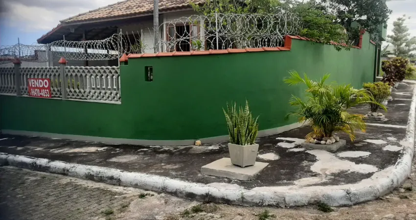 Bela casa com 2 quartos, área de lazer e garagem em manilha itaboraí - rj