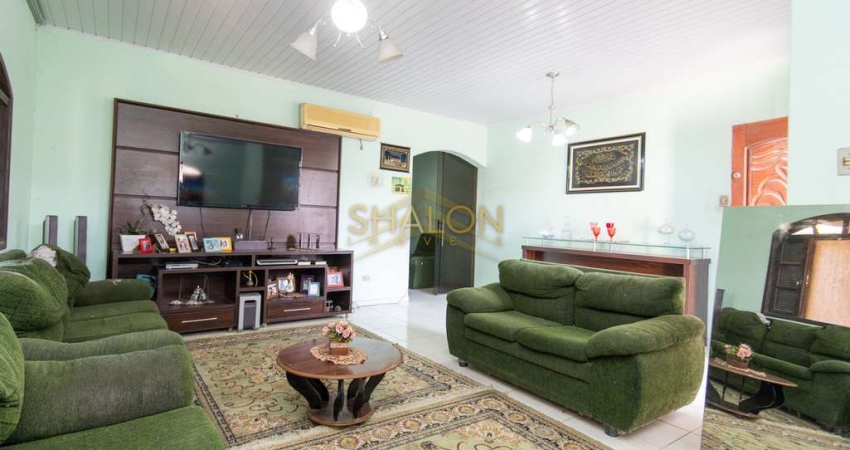 <p>casa em Paraguá com piscina, 4 dormitórios, 1 suíte Máster com hidro </p>
