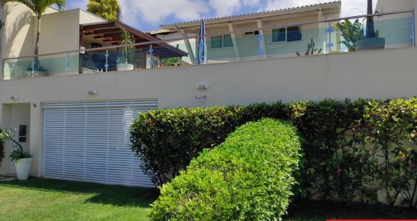 Casa duplex, 5/4, (sendo 5 suítes) nascente e bem localizada em um ótimo condomínio do Itaigara.