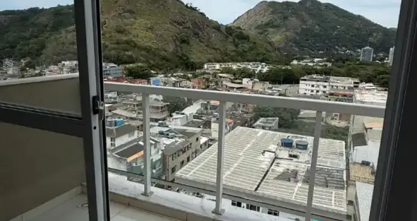 Linda cobertura com vaga de garagem vista mar é montanha, prédio com portaria 24 hs salão de festas espaço gourmet lojinha de conveniência quadra poliesportiva play infantil academia