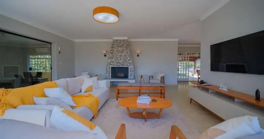 Casa à venda na Rua São João, Vila Santo Antônio, Cotia - SP