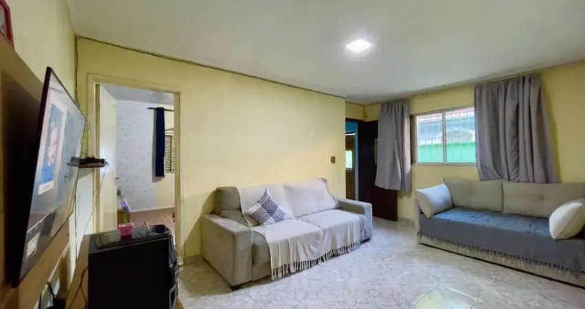 Casa à venda na Rua Eduardo de Sá, Jardim Itacolomi, São Paulo - SP