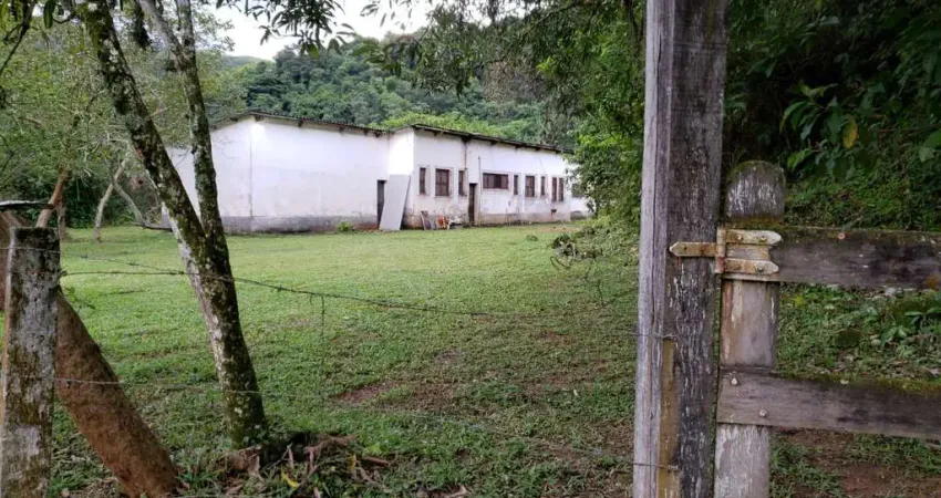 Sítio à venda na Estrada do Aviário, Xerém, Duque de Caxias - RJ