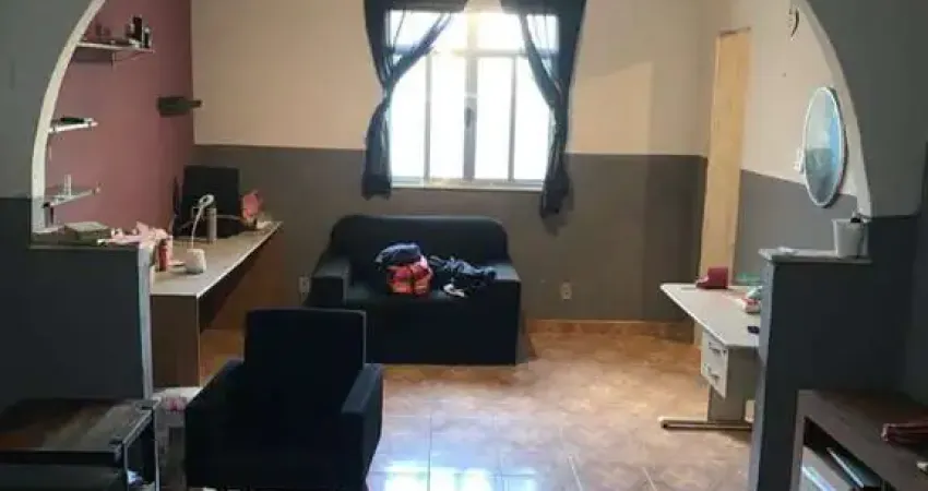 Casa à venda na Rua Barão de Tefé, Jardim Vinte e Cinco de Agosto, Duque de Caxias - RJ