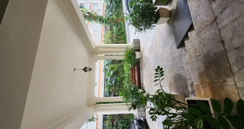 Apartamento à venda na Rua das Laranjeiras, Laranjeiras, Rio de Janeiro - RJ