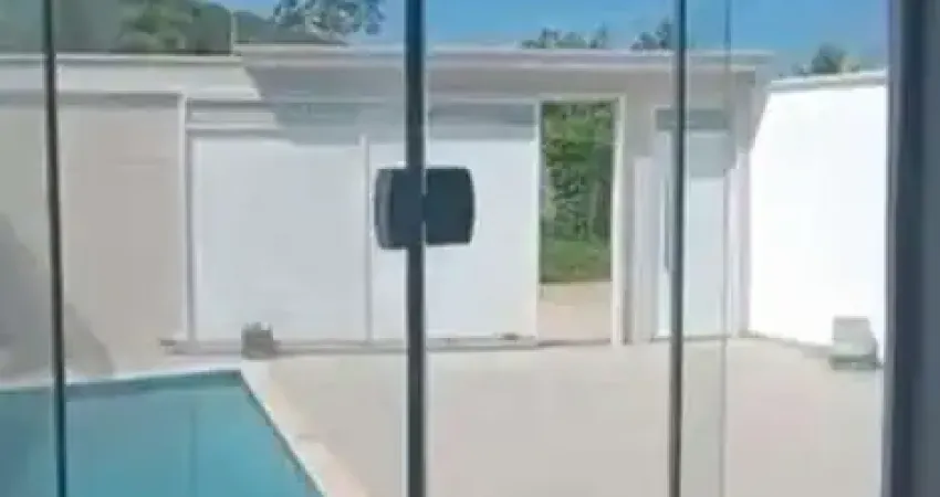 Casa à venda na Rua Vinte e Cinco de Agosto, Vila Santa Alice, Duque de Caxias - RJ