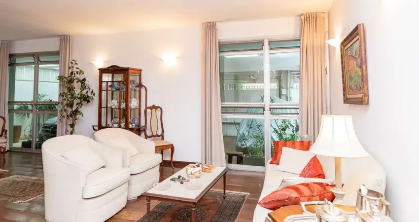 Casa à venda na Rua Caraça, Vila Madalena, São Paulo - SP