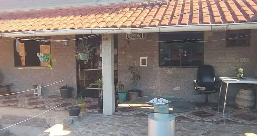 Casa à venda na Estrada Coronel Silva Barros, Parque São Pedro de Alcantara, Duque de Caxias - RJ