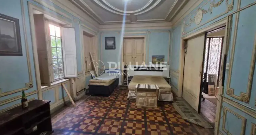 Casa à venda na Rua Osório de Almeida, Urca, Rio de Janeiro - RJ