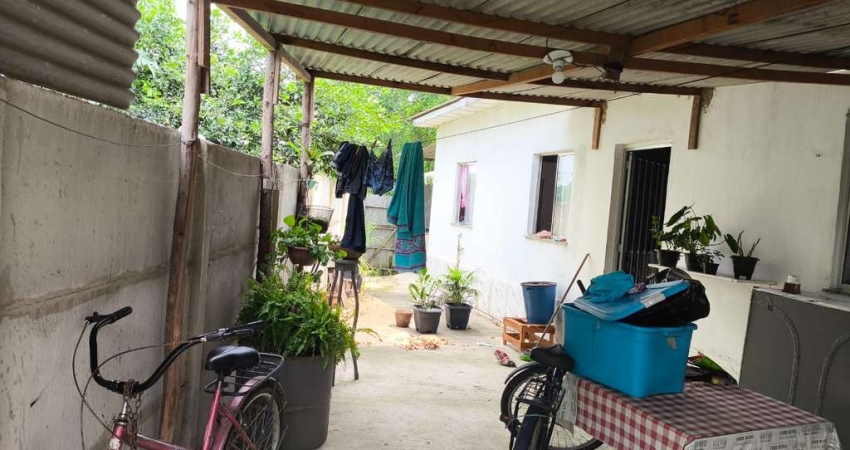 Casa à venda na Rua Vinte e Um de Abril, Vila Santa Alice, Duque de Caxias - RJ