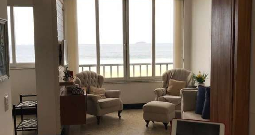 Apartamento à venda na Avenida Atlântica, Copacabana, Rio de Janeiro - RJ