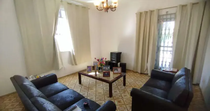 Casa à venda na Rua Alcides Rosa, Brás de Pina, Rio de Janeiro - RJ