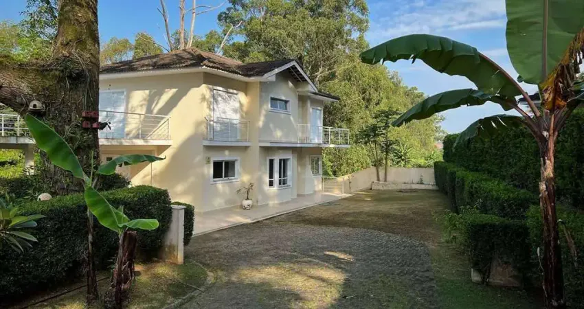 Casa à venda na Rua Penha, Chácara Santa Lúcia, Carapicuíba - SP