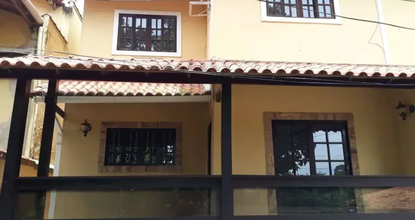 Casa de Vila à venda na Avenida Desembargador Nestor Rodrigues Perlingeiro, Santa Bárbara, Niterói - RJ