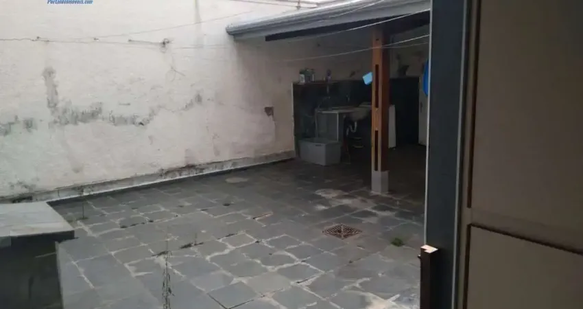Casa à venda na Rua Ana Vieira de Almeida, Vila São José, Taubaté - SP