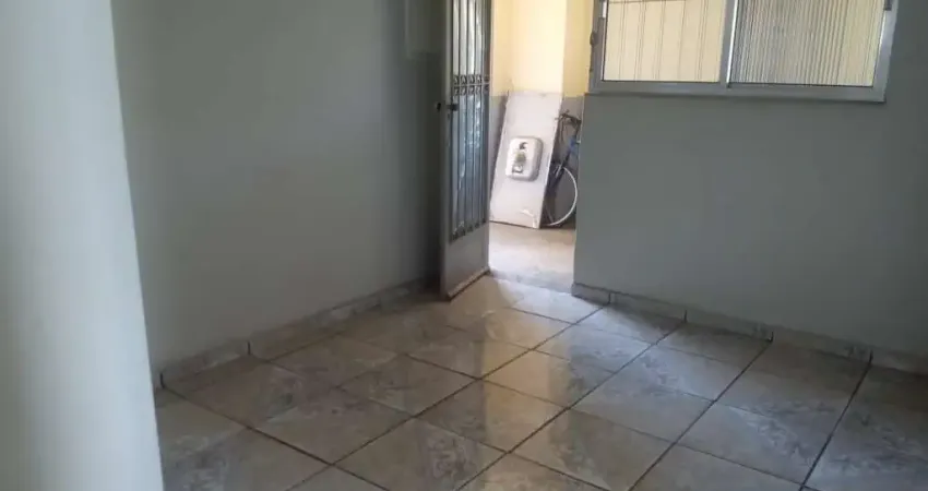 Apartamento para alugar na Rua da América, Santo Cristo, Rio de Janeiro - RJ