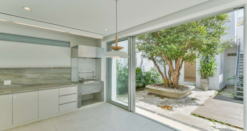 Casa para alugar na Rua Dona Germaine Burchard, Água Branca, São Paulo - SP