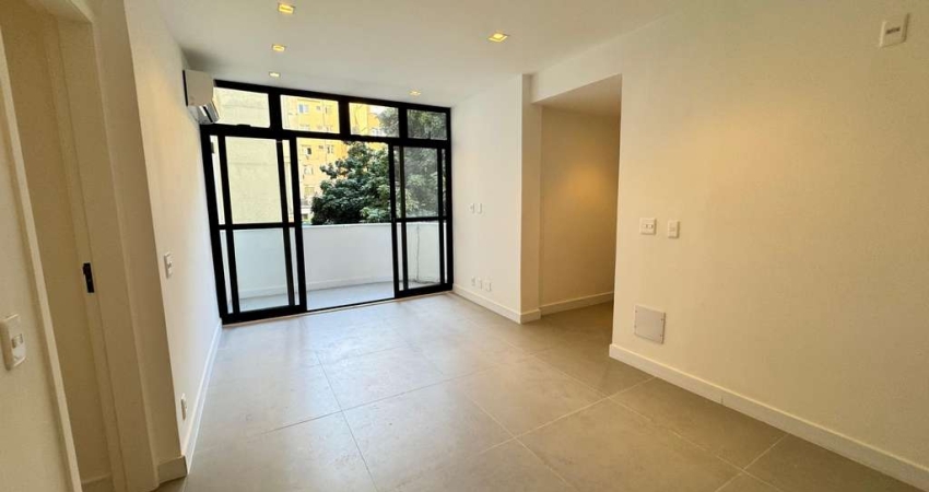 Apartamento à venda na Avenida Nossa Senhora de Copacabana, Copacabana, Rio de Janeiro - RJ