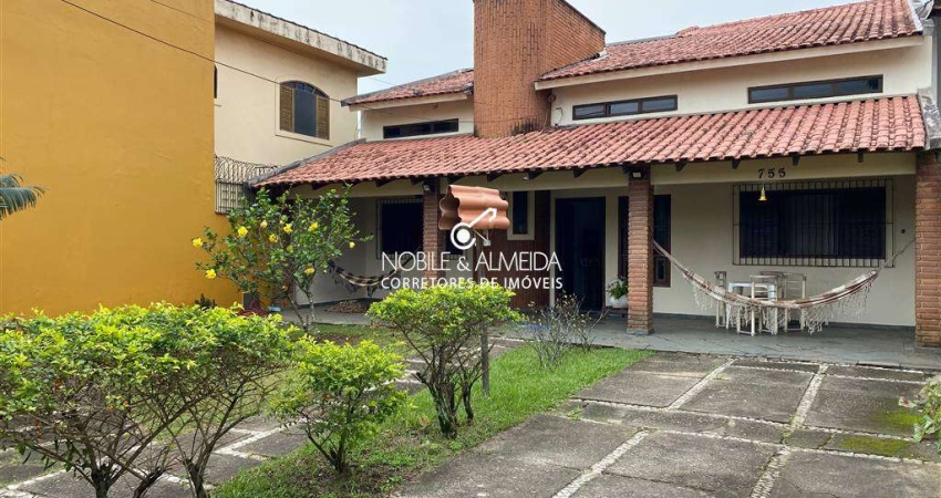 Casa à venda na Rua Lina Maria Pasquali Iannelli, Mirim, Praia Grande - SP