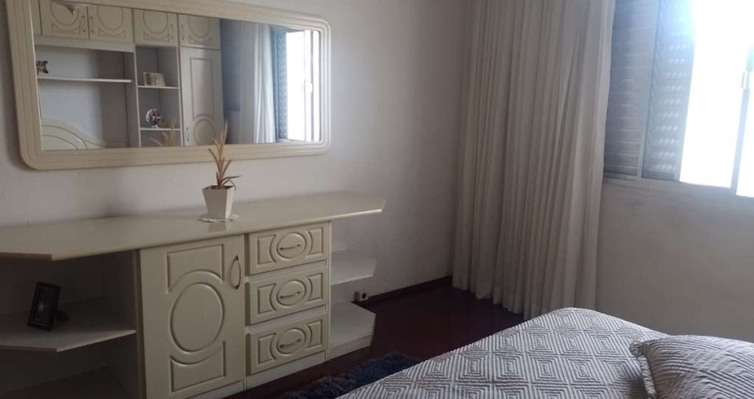 Casa à venda na Avenida Professor Lourenço Filho, Jardim Elvira, Osasco - SP