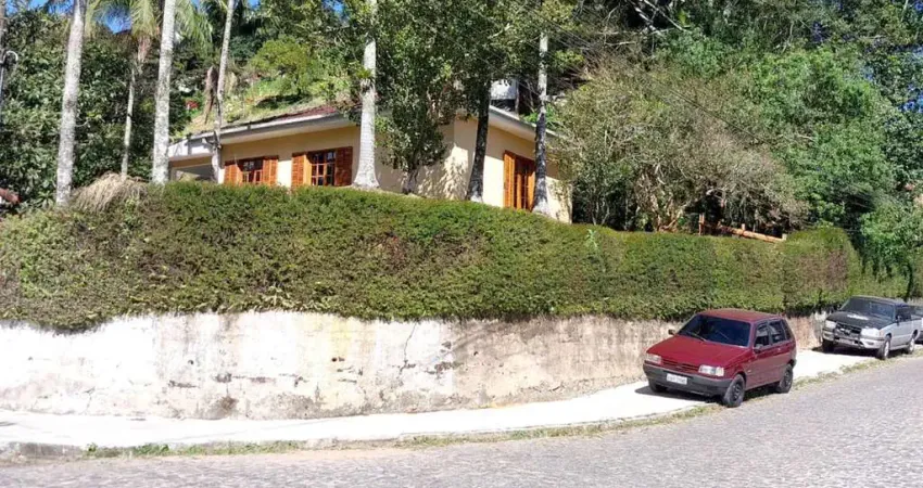 Casa com 2 quartos à venda na Rua Potiguares, 101, Meudon, Teresópolis