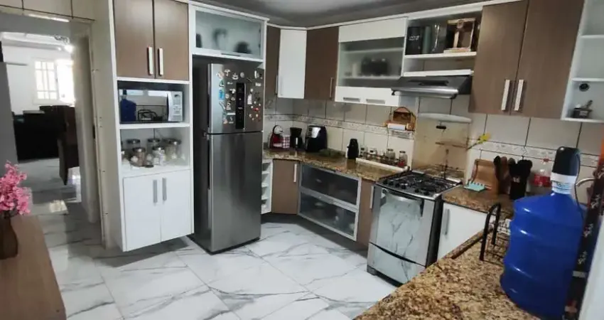 Casa à venda na Rua Vereador Doutor Fernando de Oliveira Guena, Chácara das Flores, Mogi das Cruzes - SP