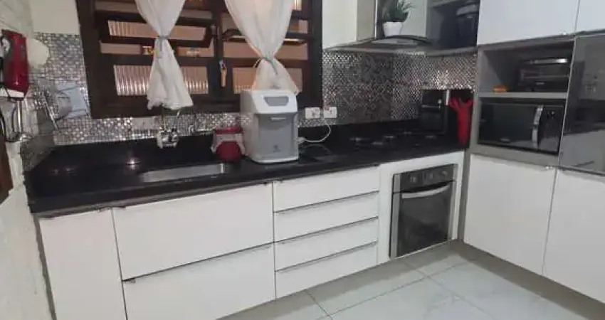 Casa à venda na Estrada João Ducin, Jardim Jamaica, Santo André - SP