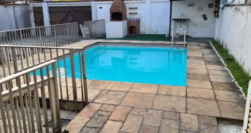 Casa à venda na Rua Padre Peroneille, Jardim América, Rio de Janeiro - RJ