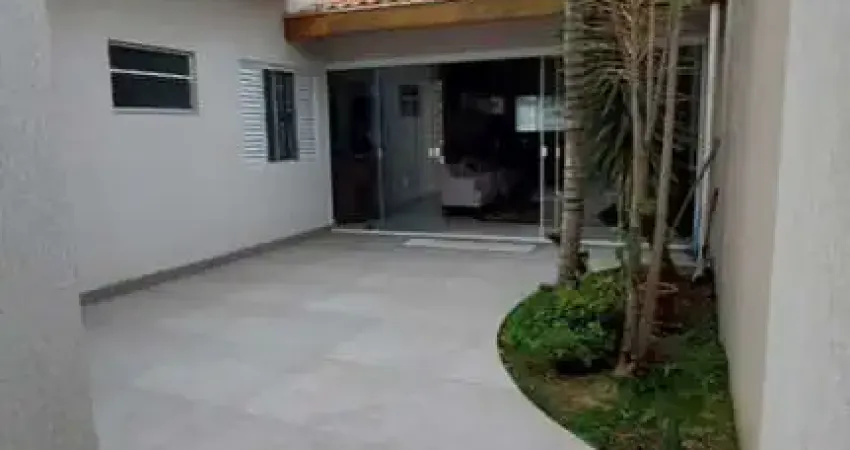Casa para Venda em Jacareí / SP no bairro Loteamento Villa Branca