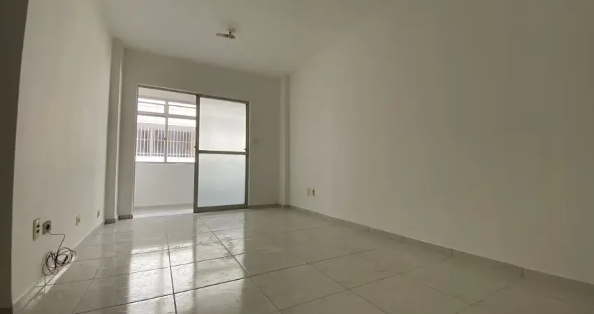 Augo apartamento de 02 quartos com varanda - candeias - na av principal -3 faixas