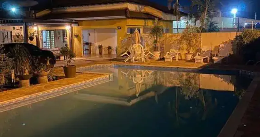 Casa com piscina a venda no Jardim dos Estados em Várzea Grande