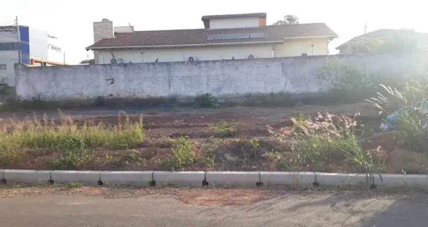 Terreno sobre esquina a venda no Morada dos Nobres