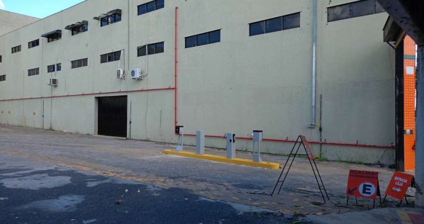 Alugo Barracão 500M2 região central na Avenida Mário Corrêa 


Porto