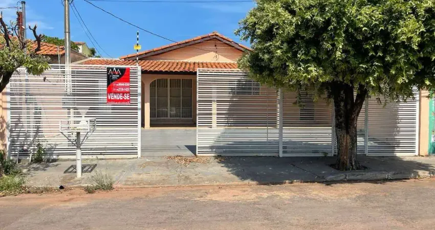 Casa na Morada do Ouro, Setor Oeste, Logo na Entrada do Bairro, Contendo: