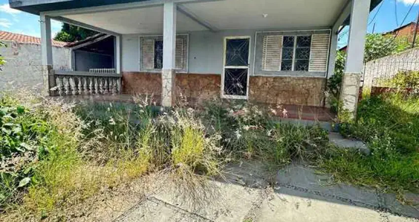Vende-se Casa de 3 suítes e Mais Uma Casa nos Fundos com 2 Quartos no Poção