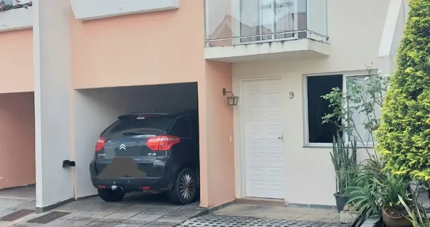Lindo sobrado em condominio fechado, perfeito para quem busca segurança e conforto.
