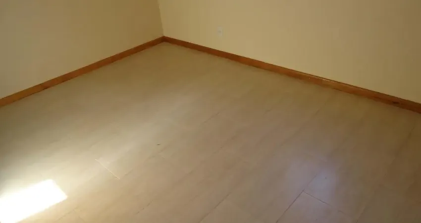 Belo sobrado 03 dormitórios, 02 vagas com habite-se.aceita financiamento bancarioe estuda-se dação.