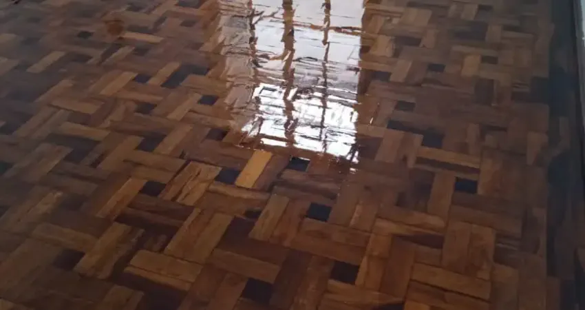 Apartamento 02 dormitórios , amplo, com pátio,e 02 bh térreo sem box.