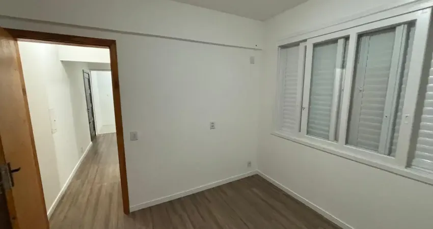 Apartamento 01 dormitórios reformado, em andar alto na riachuelo, escriturado, iluminado e aceita financiamento bancário!