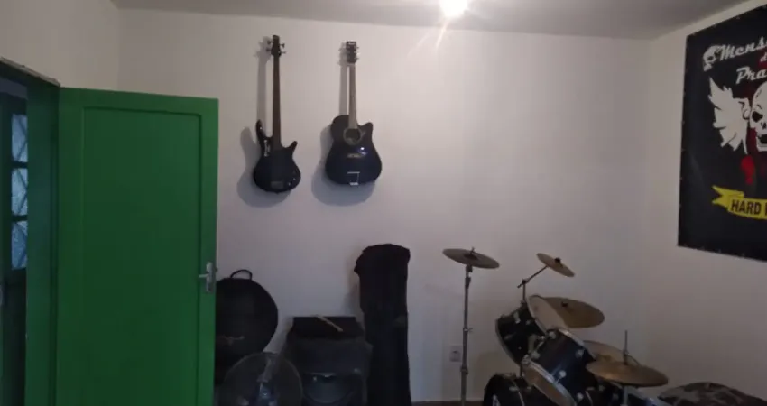 Loja térrea quase 24m2, quitada, bem localizada.  para investimento ou para trabalhar.