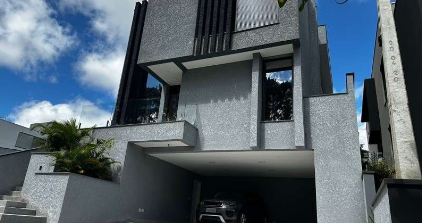 Venda de Casa em Condomínio na Granja Anita, Mogi das Cruzes-SP: 3 quartos, 1 suíte, 313,58m² de área.