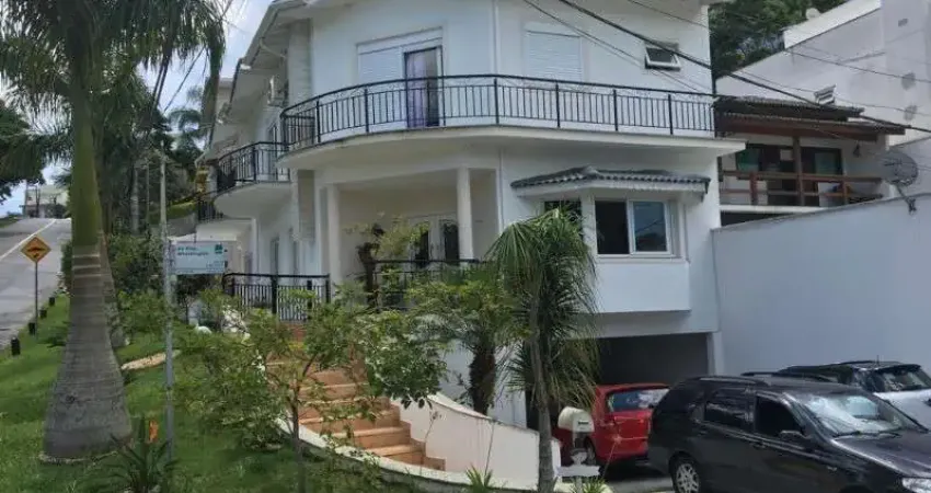 Casa de luxo em condomínio à venda em Mogi das Cruzes-SP, Aruã: 3 quartos, 3 suítes, 3 salas, 5 banheiros, 6 vagas de garagem, 300m².