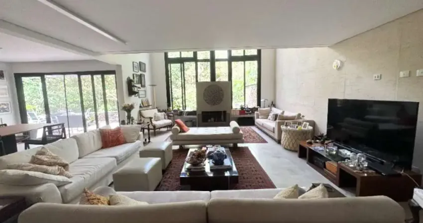 Casa de alto padrão à venda em condomínio no bairro Mosaico Essence - Mogi das Cruzes-SP: 3 quartos, 3 suítes, 3 salas, 5 banheiros, 4 vagas, 300m².