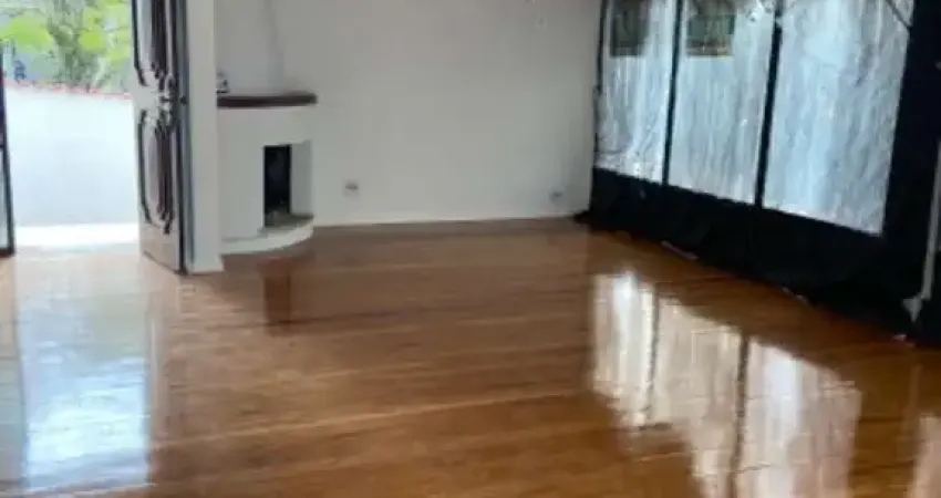 Excelente casa para venda e locação na Vila Oliveira em Mogi das Cruzes, possui quatro dormitórios, sendo duas suítes, casa para venda/locação!