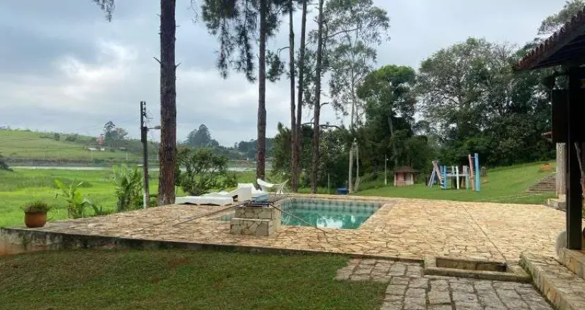 Chácara à venda em Taiaçupeba, Mogi das Cruzes-SP: 5 quartos, 3 salas, 4 banheiros, 10 vagas de garagem!